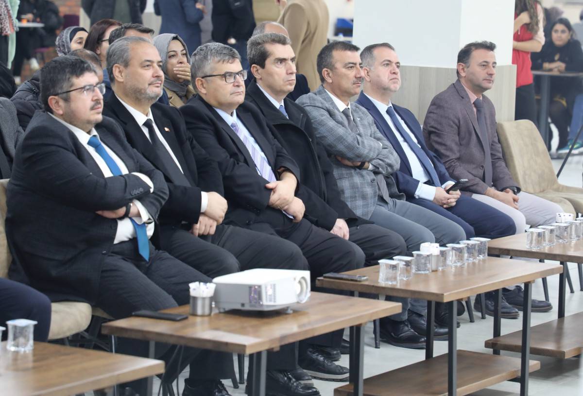 AFSÜ Genç Ofis'in Uluslararası Kültür Buluşmasında Barış Rüzgârları Esti