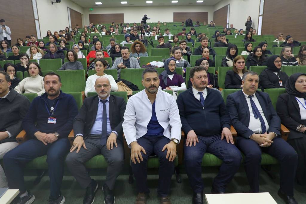 AFSÜ’de “Sağlıkta Şiddet” Paneli: Yönetici Perspektifleri Ele Alındı