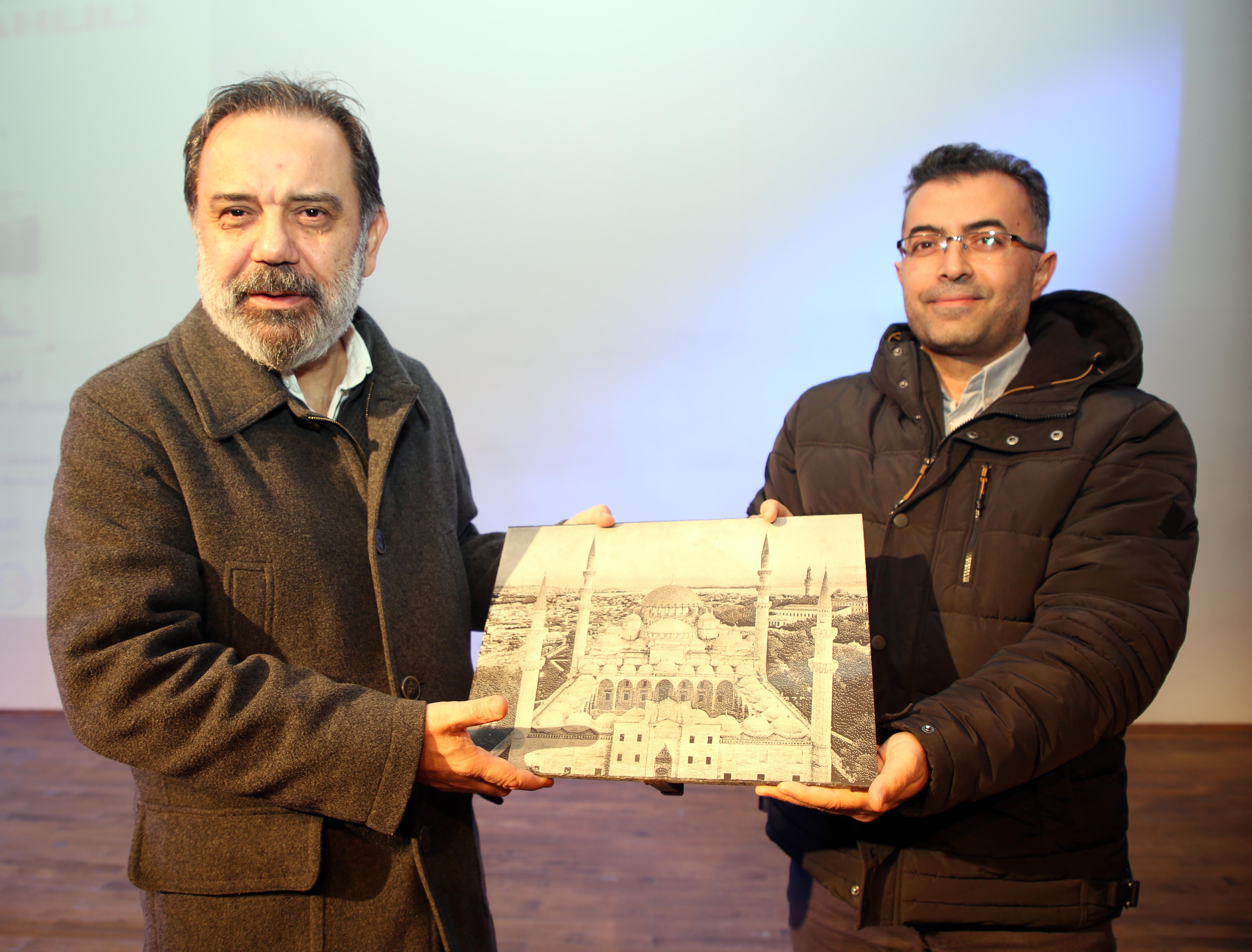 Doç. Dr. Ahmet Murat AKÜ’de Konuştu: “Camiler Şehrin Aynasıdır”