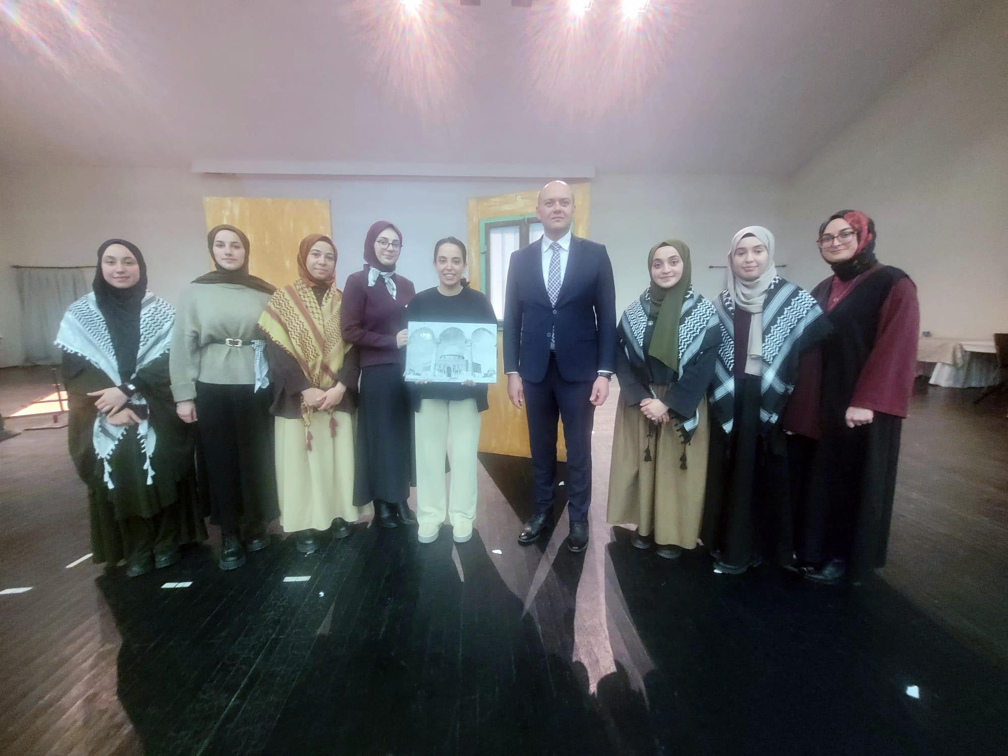 AKÜ’de “Filistin Hakkında Konuşmalıyız” Tiyatro Oyunu Sahnelendi