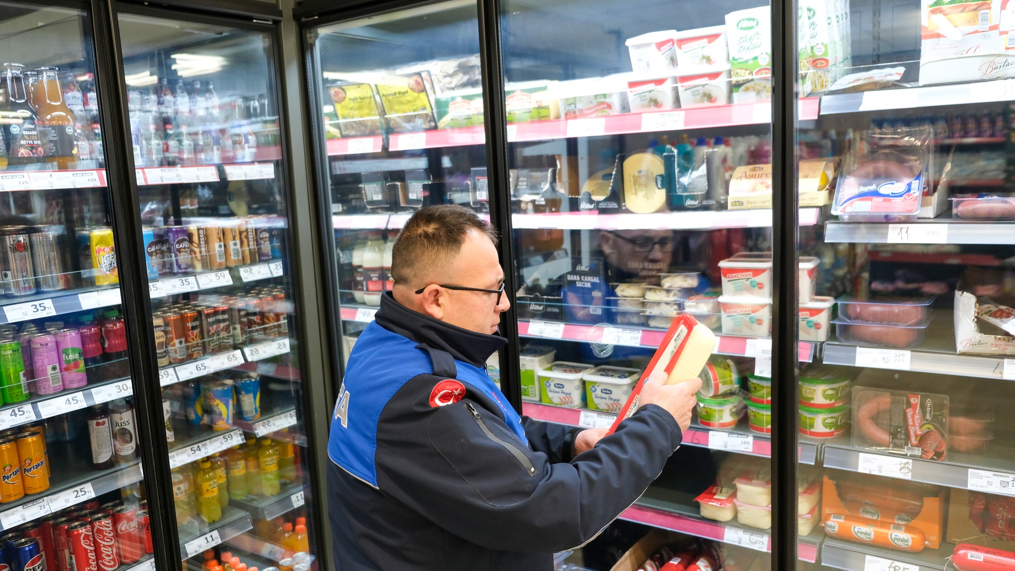 Belediye Zabıta Ekiplerinden Zincir Marketlere Sıkı Denetim