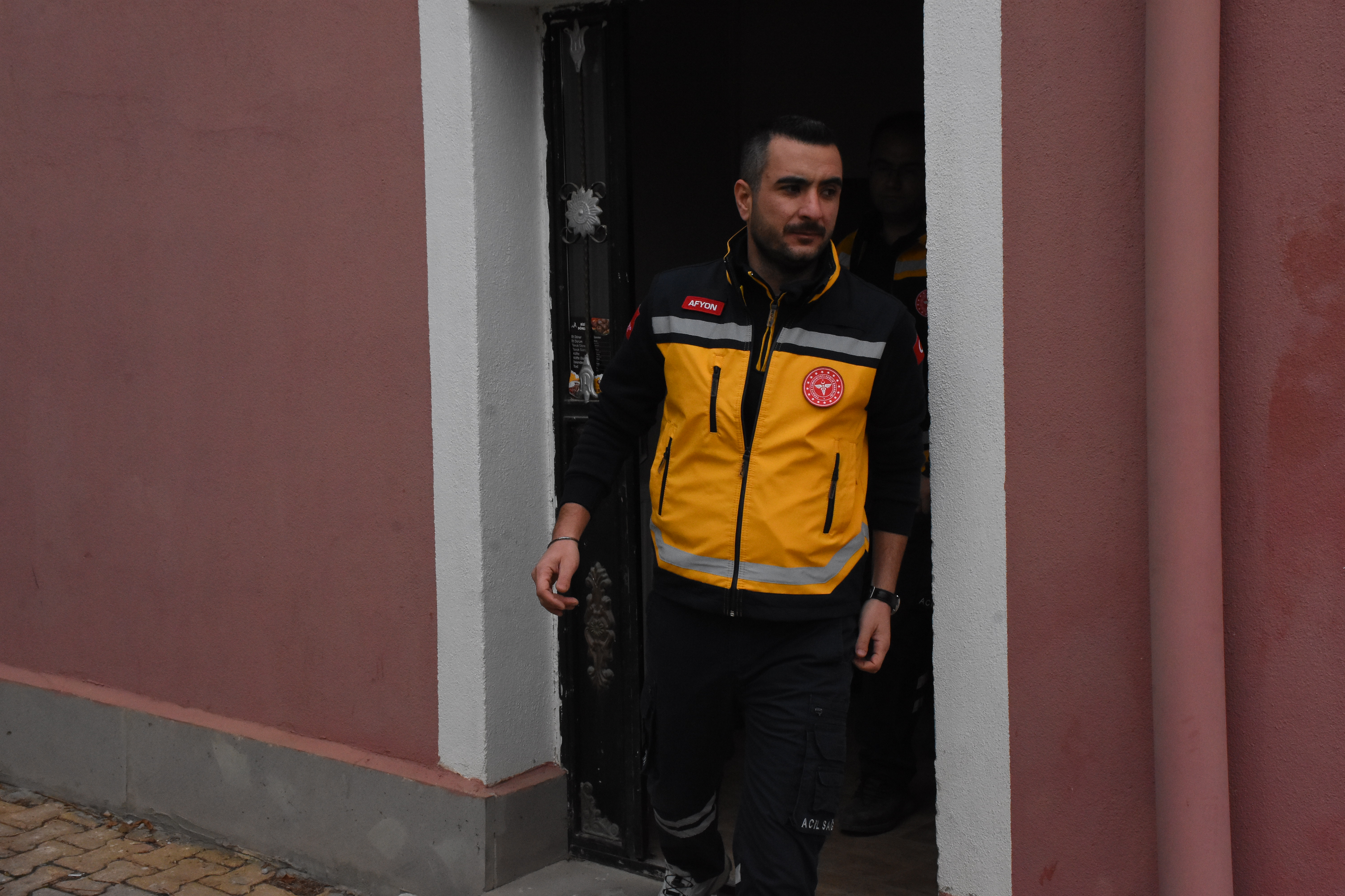 Acil Tıp Teknisyeni Çift, Ambulansla Hastaların İmdadına Koşuyor