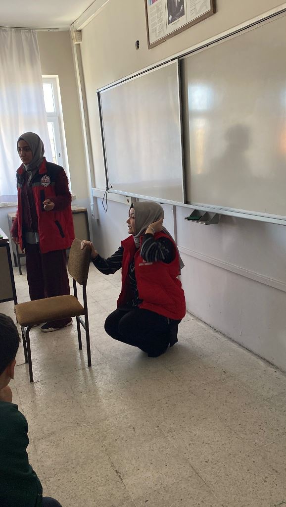 Afet Bilinci Uygulamalı Anlatıldı