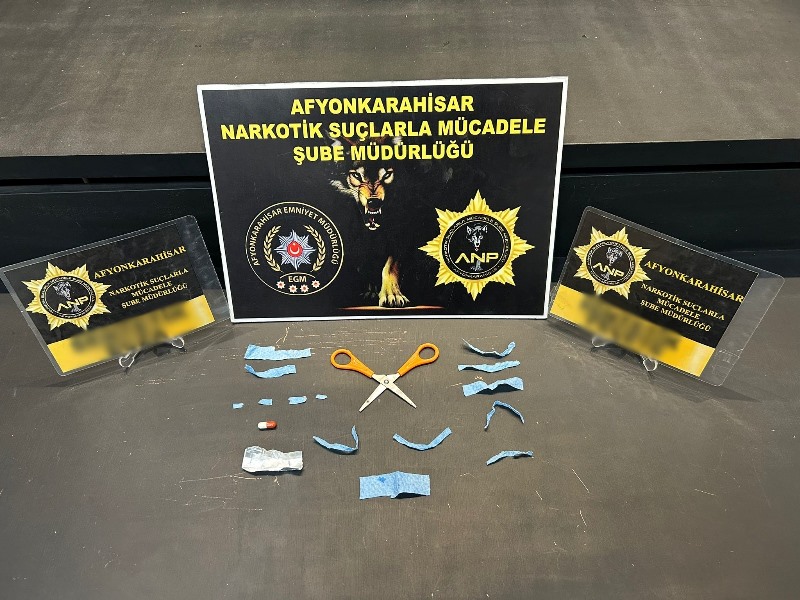 Afyon’da Sokak Satıcılarına Baskın: Üç Şüpheli Tutuklandı