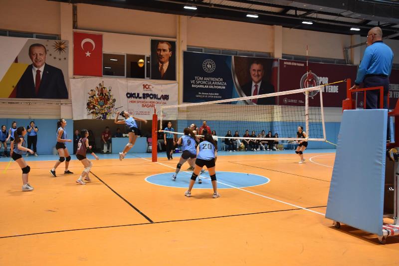 Afyonkarahisar’da Yurt Lig Voleybol Kız Şampiyonu Belli Oldu