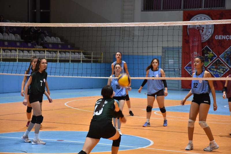 Afyonkarahisar’da Yurt Lig Voleybol Kız Şampiyonu Belli Oldu