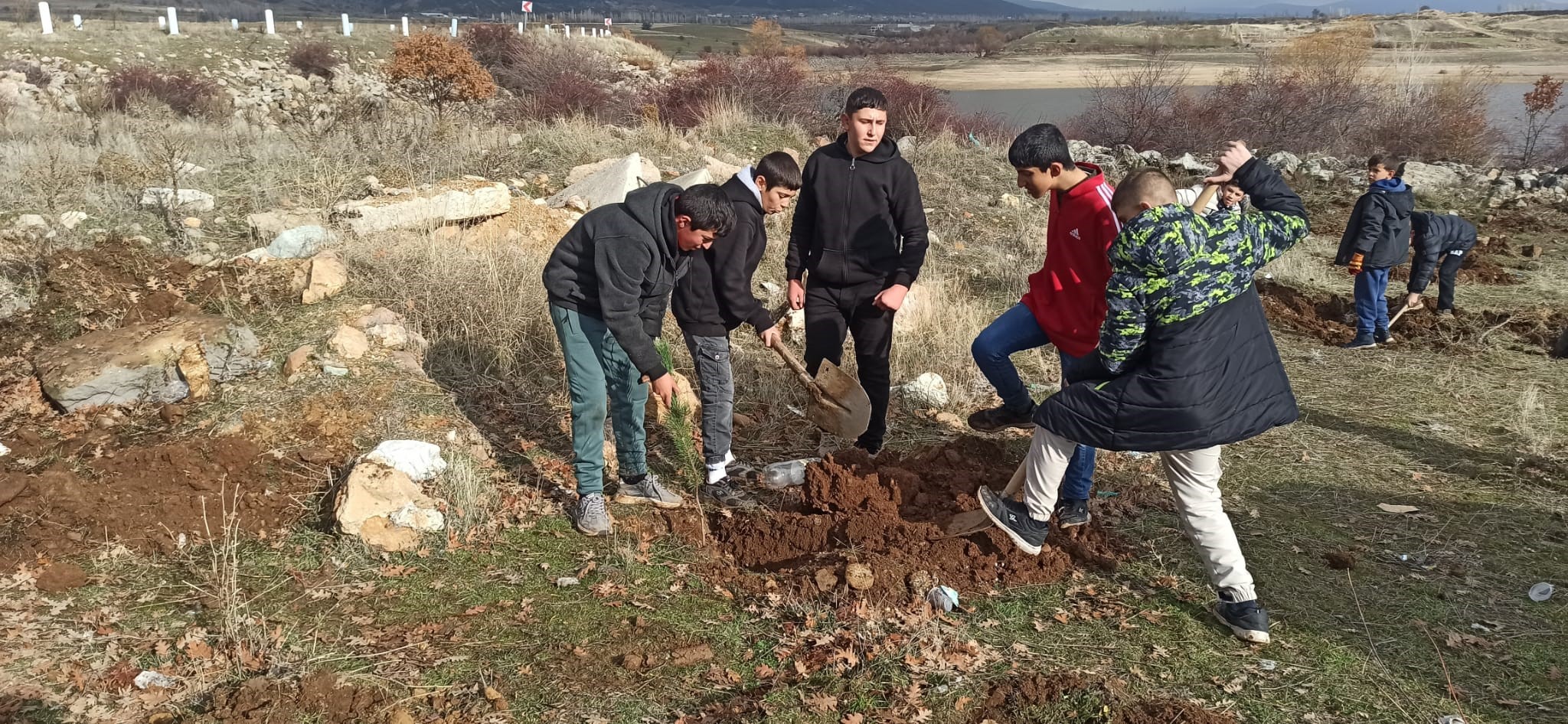 Akharım’da Öğrencilerden Geleceğe Nefes Olacak Proje