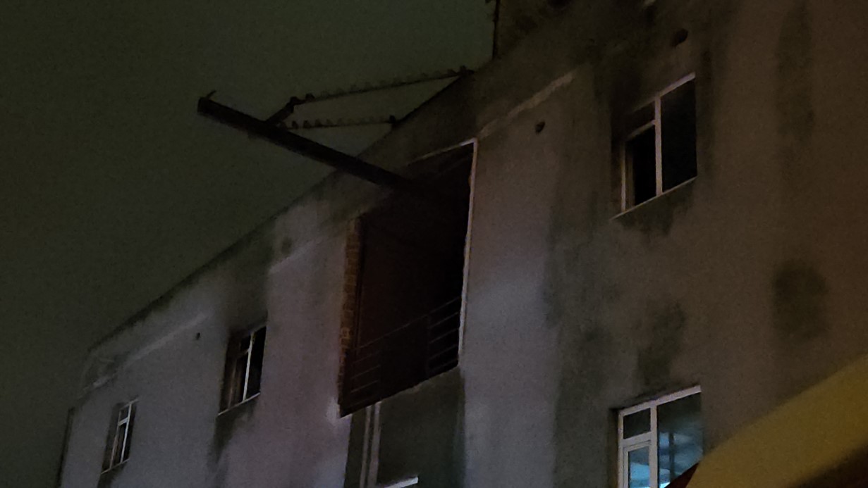 İş Yerinde Yangın Faciası: Alevlerin Arasından Çıkarılan 3 Kişi Ağır yaralı