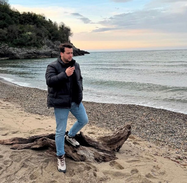 "Eşime Neden Baktın" Diyen Adamı Bıçaklayarak Öldürdü