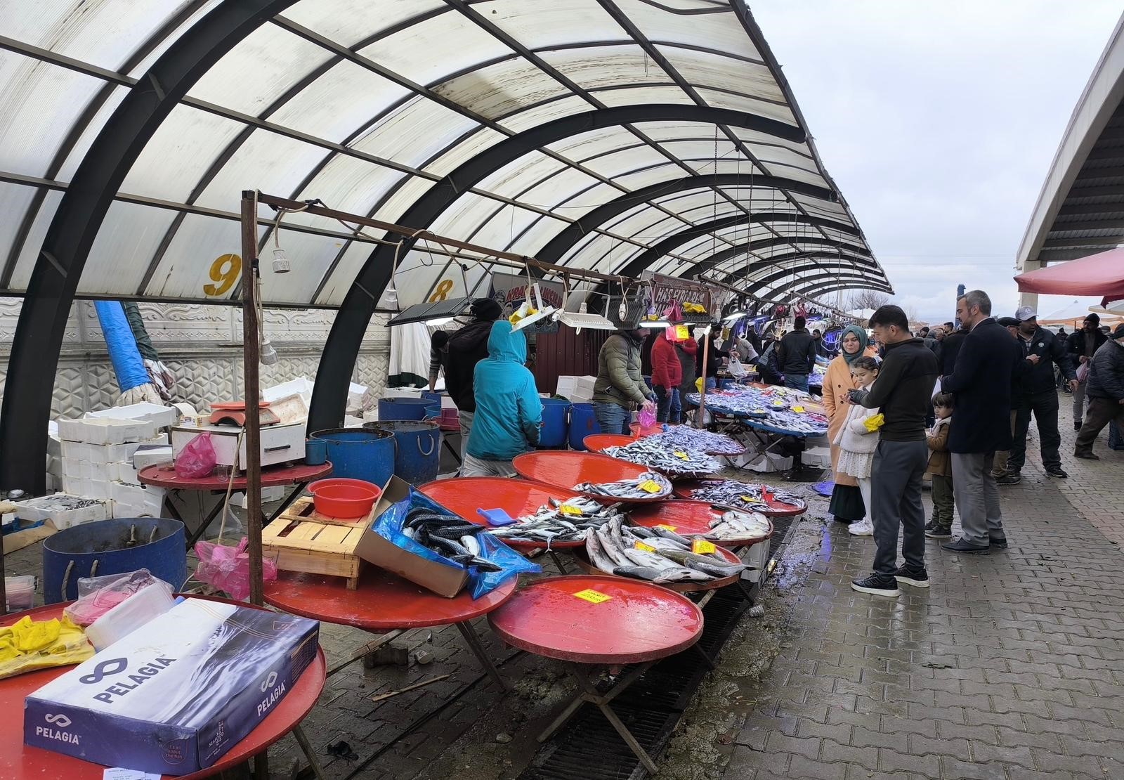 Havaların Soğumasıyla Balık Tezgahlarında Alışverişler Hızlandı