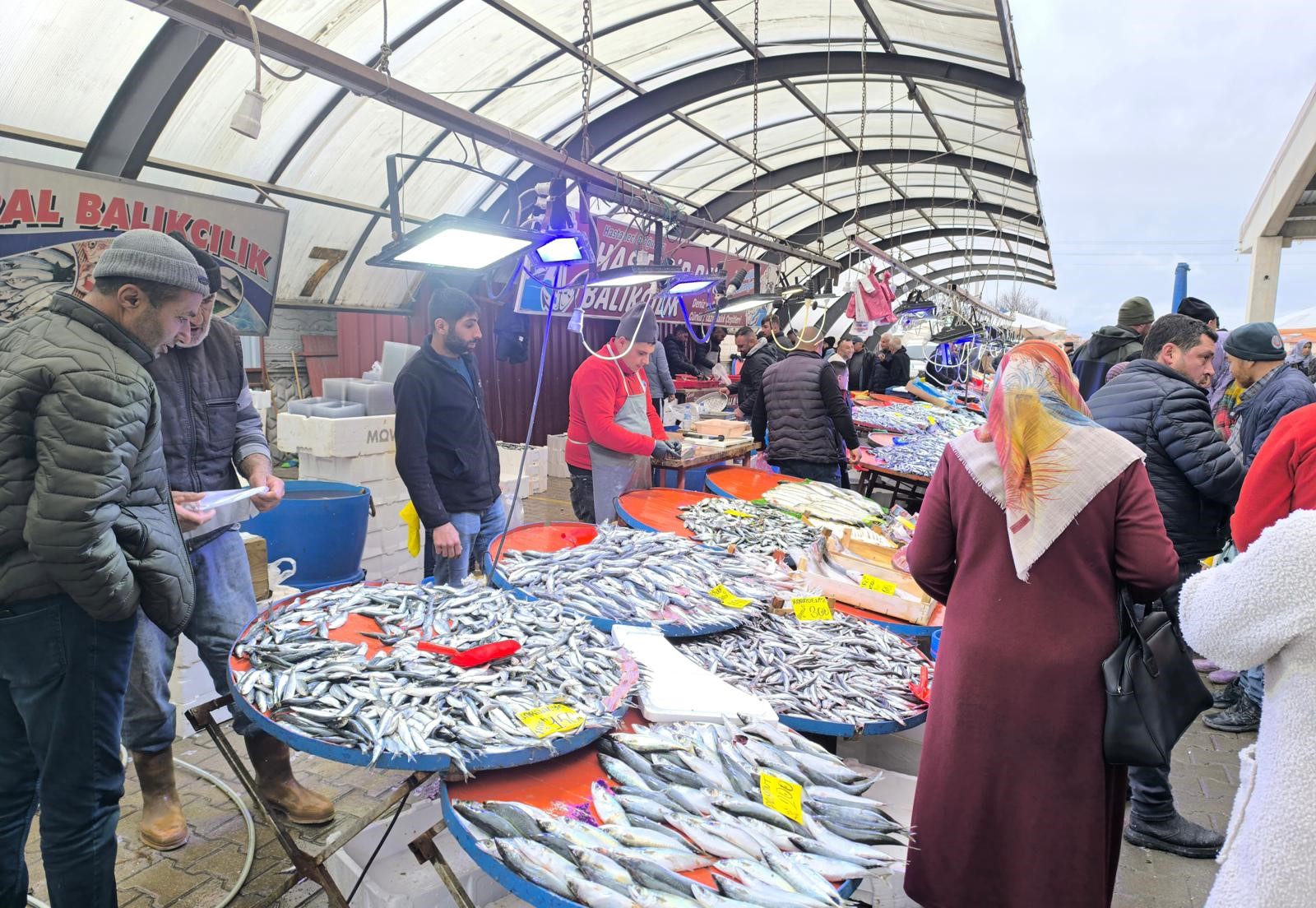 Havaların Soğumasıyla Balık Tezgahlarında Alışverişler Hızlandı