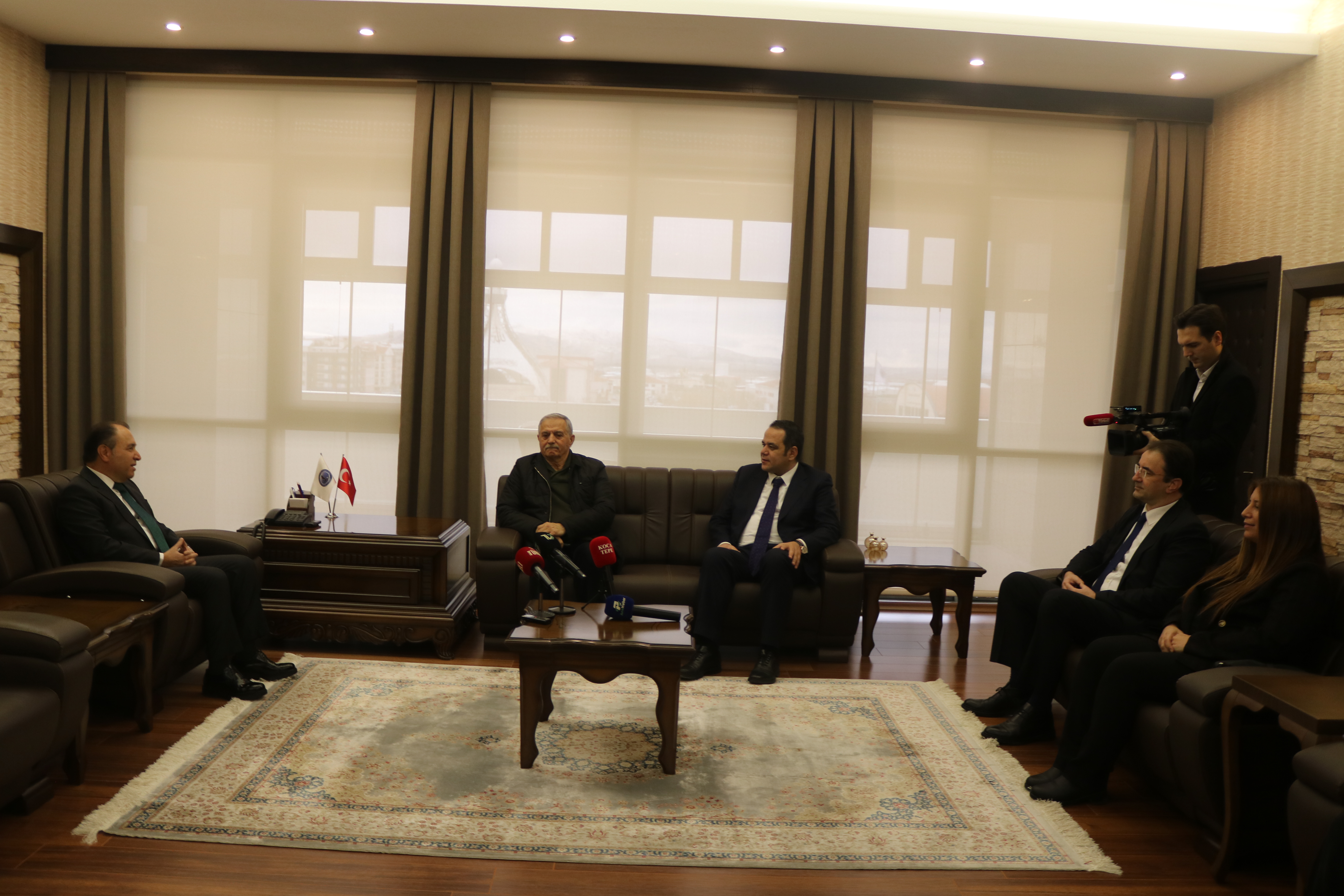 TV3 Yönetiminden Rektör Karakaş'a Ziyaret