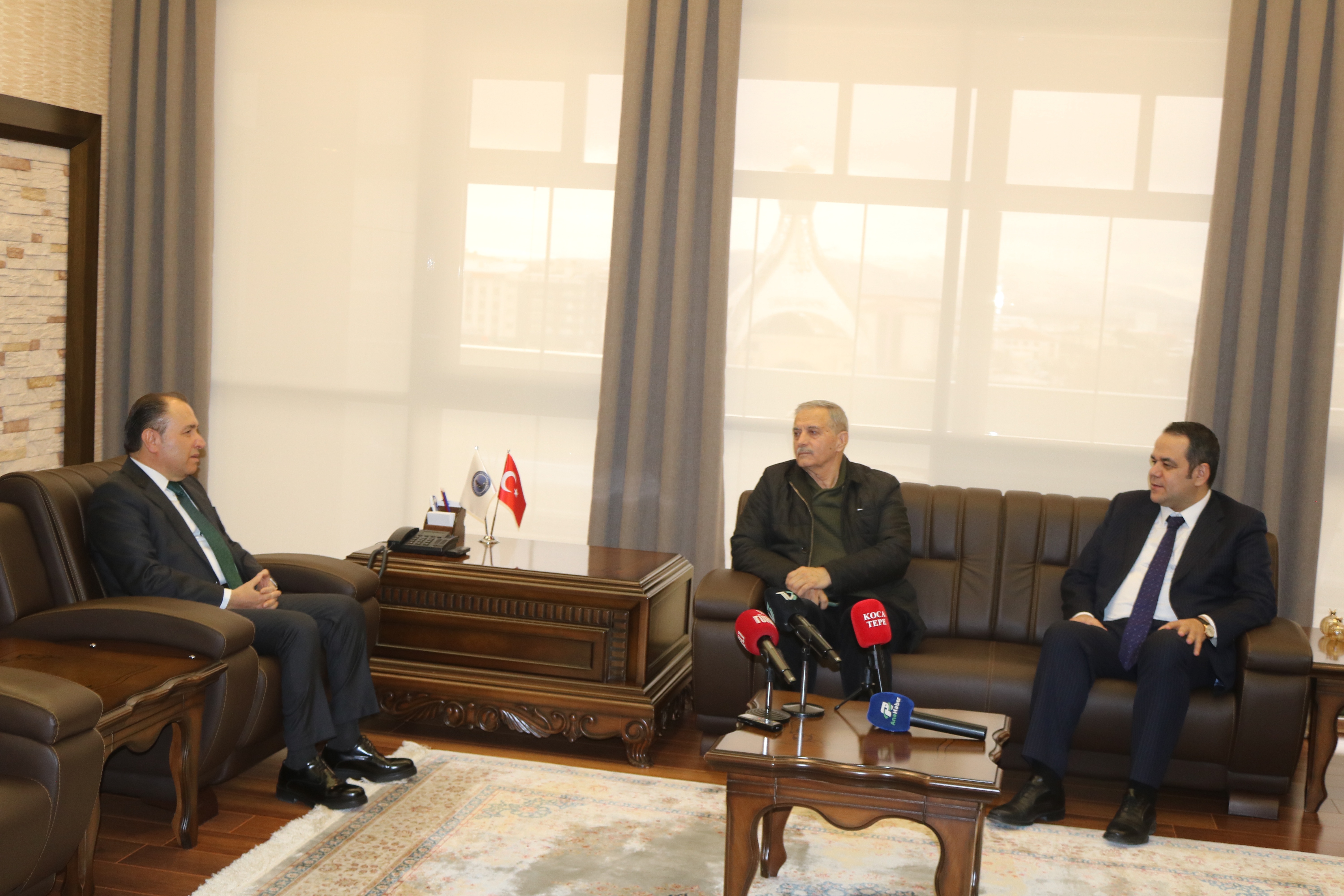 TV3 Yönetiminden Rektör Karakaş'a Ziyaret