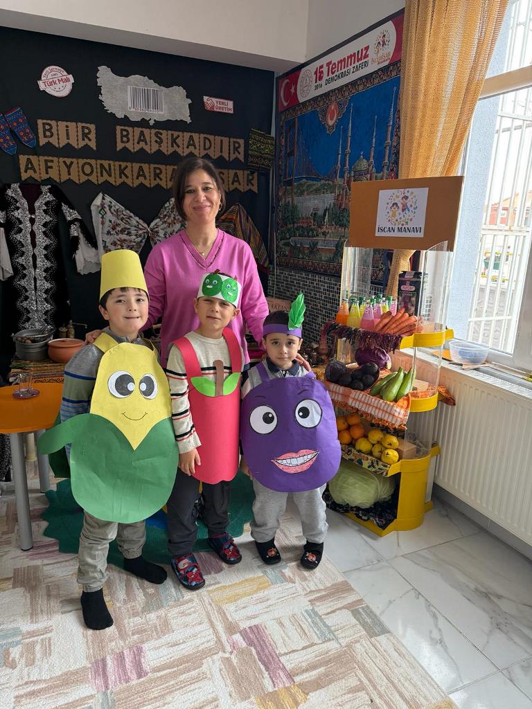 İscehisar Anaokulu’nda “Gelenekten Geleceğe, Üç Nesil Bir Arada”