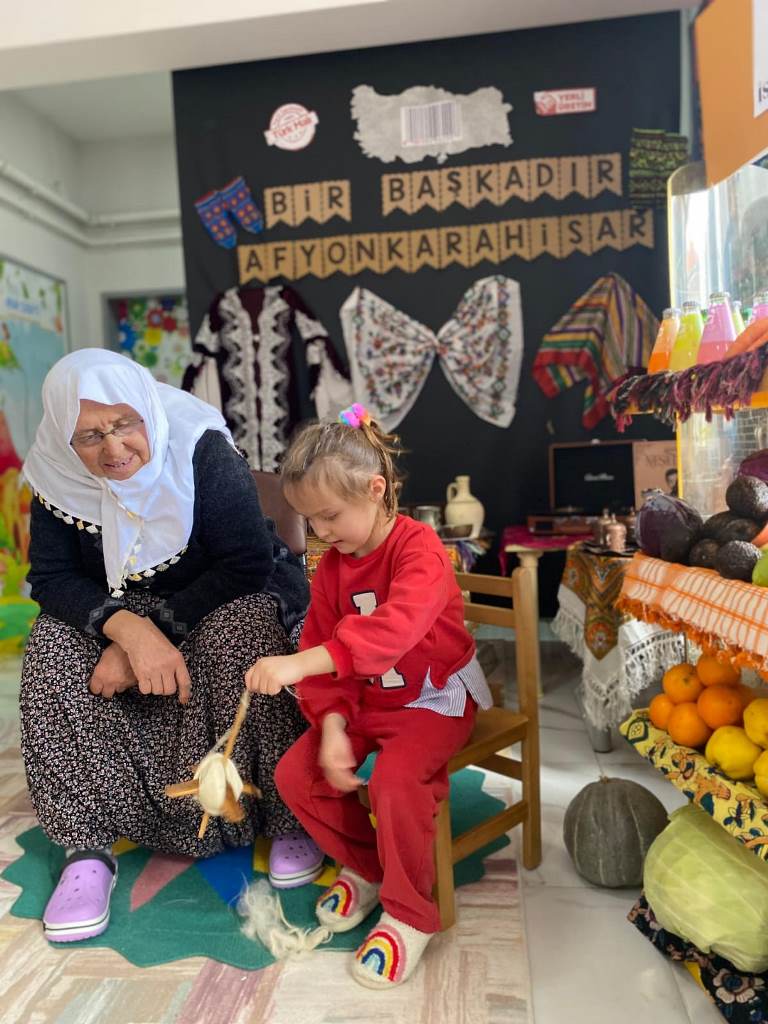 İscehisar Anaokulu’nda “Gelenekten Geleceğe, Üç Nesil Bir Arada”