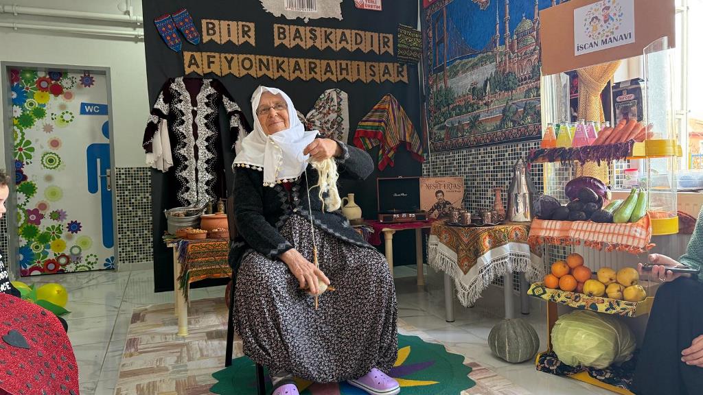 İscehisar Anaokulu’nda “Gelenekten Geleceğe, Üç Nesil Bir Arada”