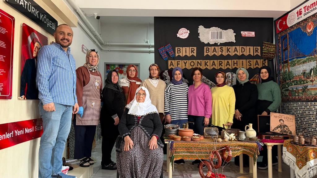 İscehisar Anaokulu’nda “Gelenekten Geleceğe, Üç Nesil Bir Arada”