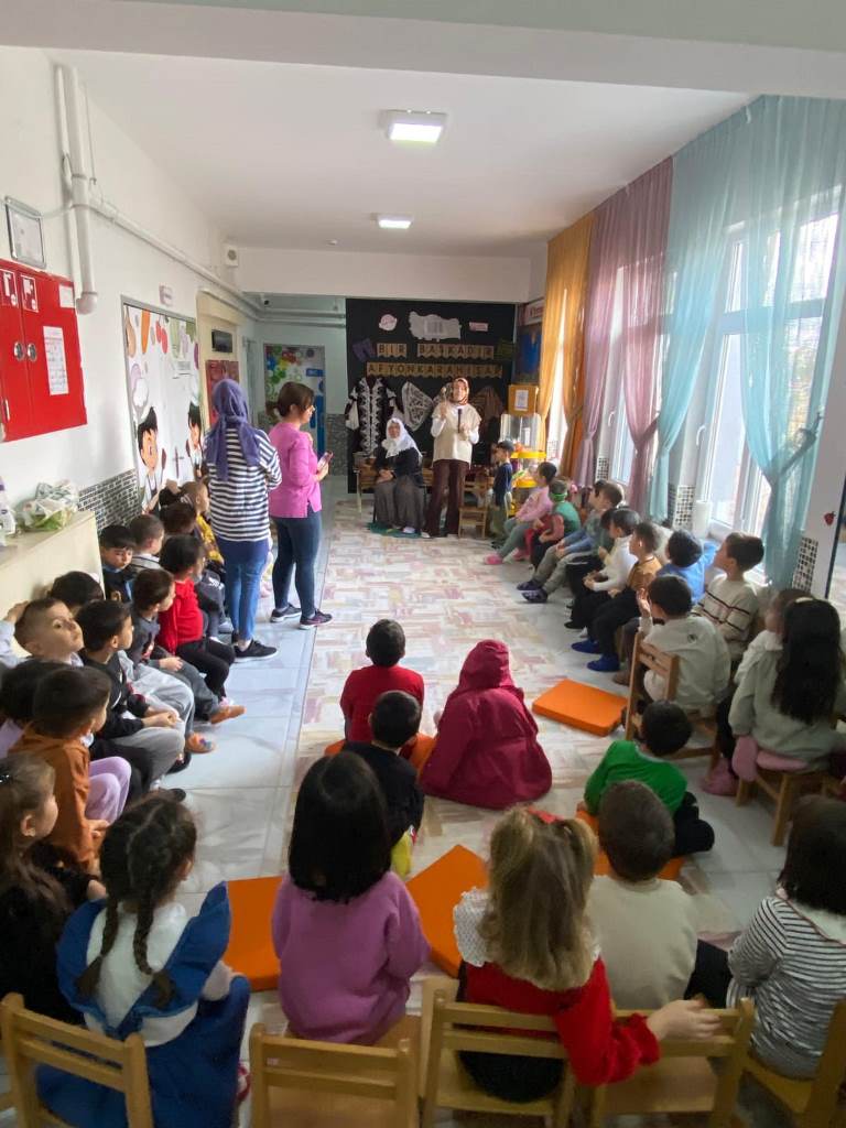 İscehisar Anaokulu’nda “Gelenekten Geleceğe, Üç Nesil Bir Arada”