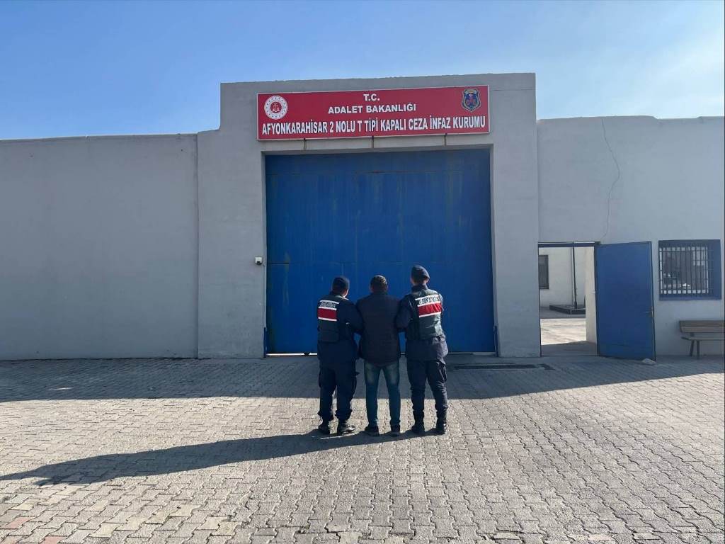 Jandarma 1 Haftada 38 Aranan Şahsı Yakaladı!