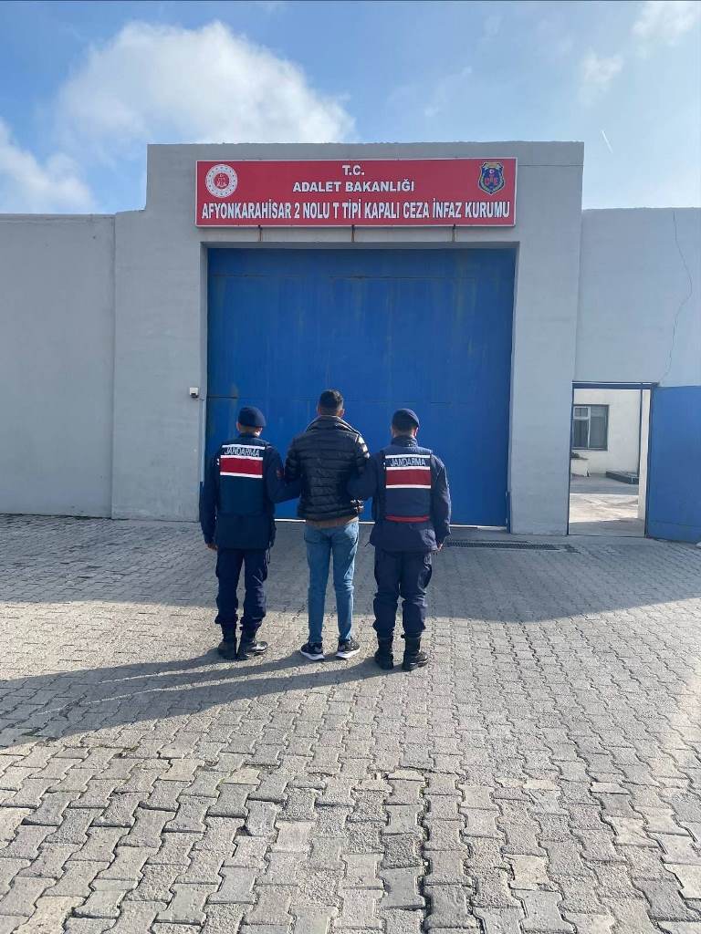 Jandarma 1 Haftada 38 Aranan Şahsı Yakaladı!