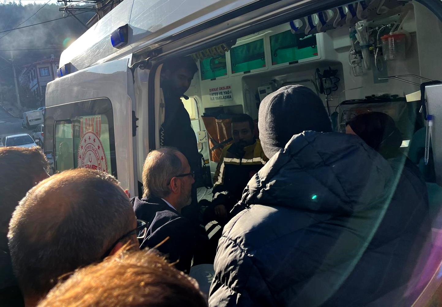 Müdür Öztürk, Ambulans Kazasında Yaralanan Sağlık Personelini Ziyaret Etti