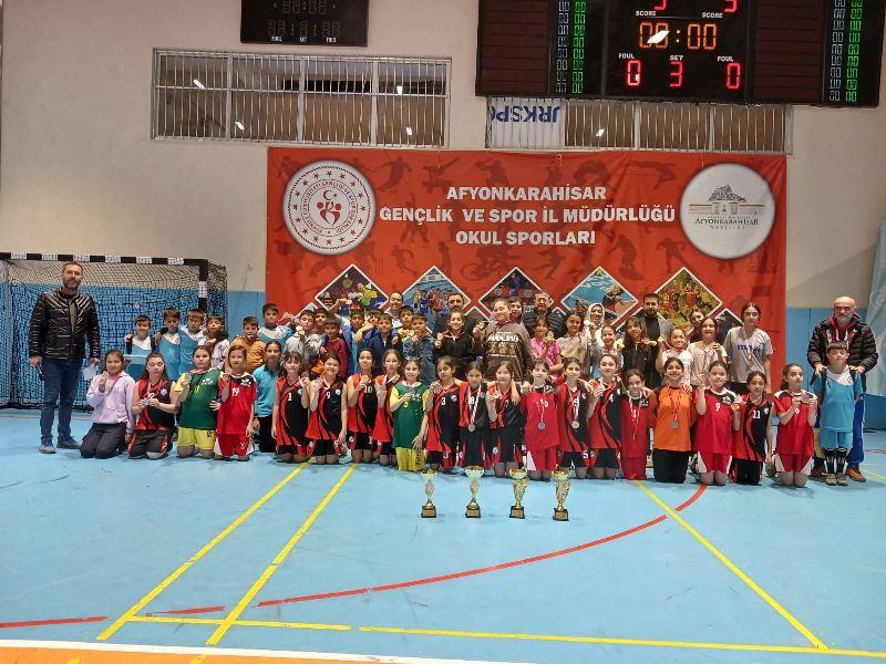 Okul Sporları Küçük Erkek Ve Küçük Kız Hentbol İl Birinciliği Afyonkarahisar’da Tamamlandı