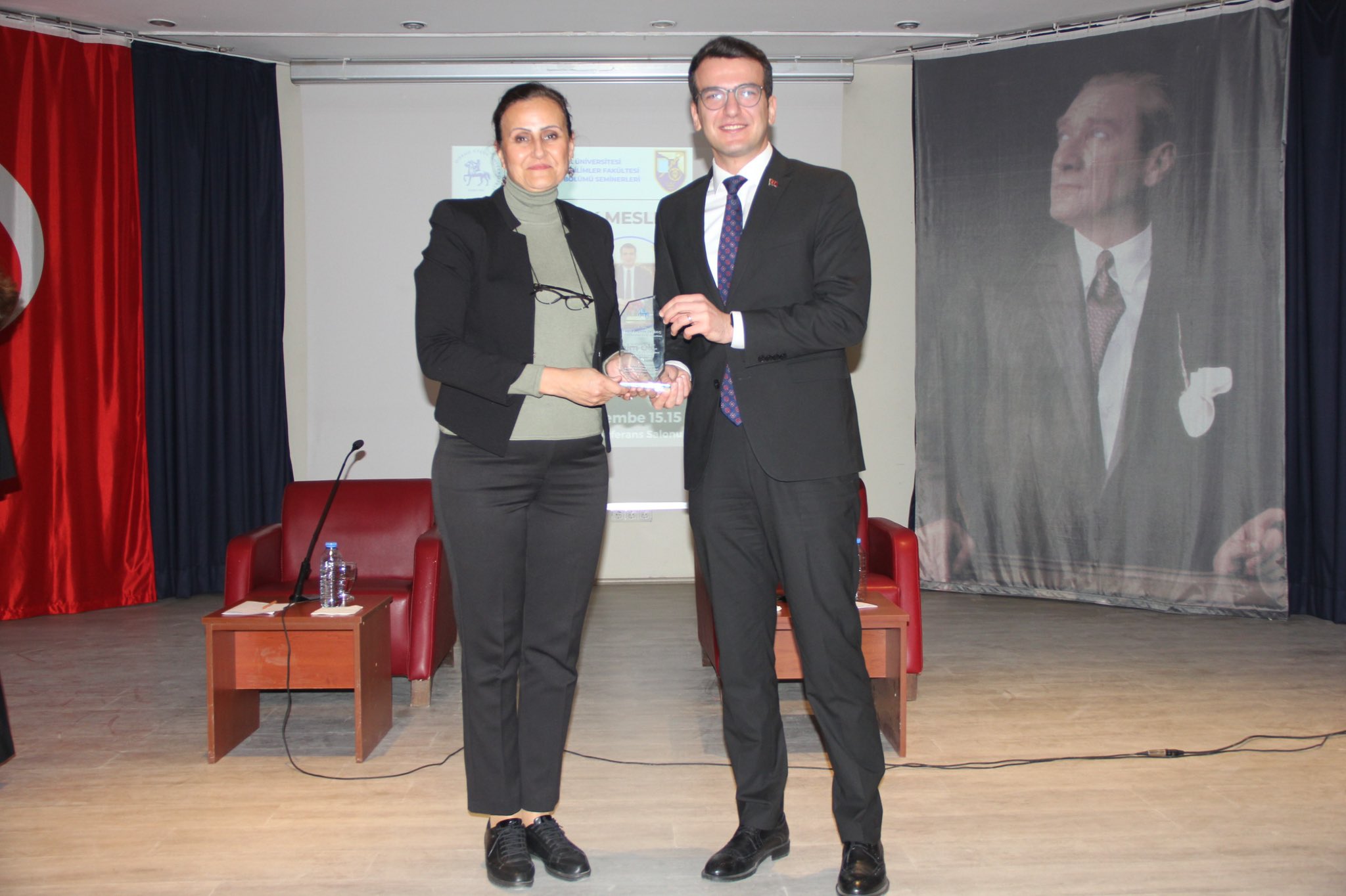 Kaymakam Okumuş DEÜ'lü Öğrencilerle Bir Araya Geldi