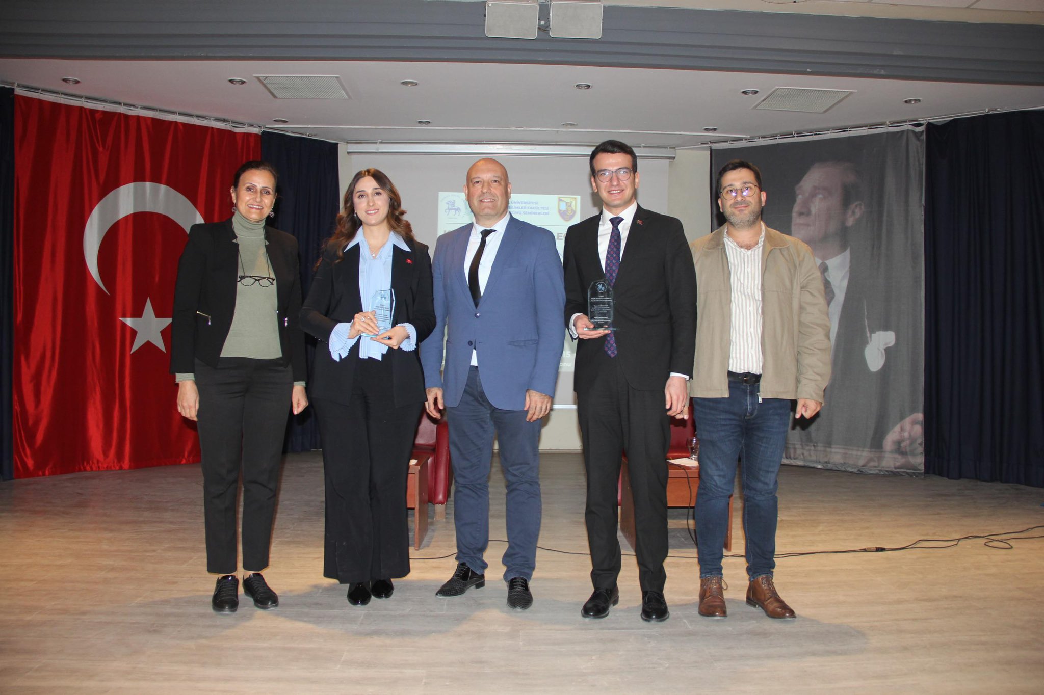 Kaymakam Okumuş DEÜ'lü Öğrencilerle Bir Araya Geldi