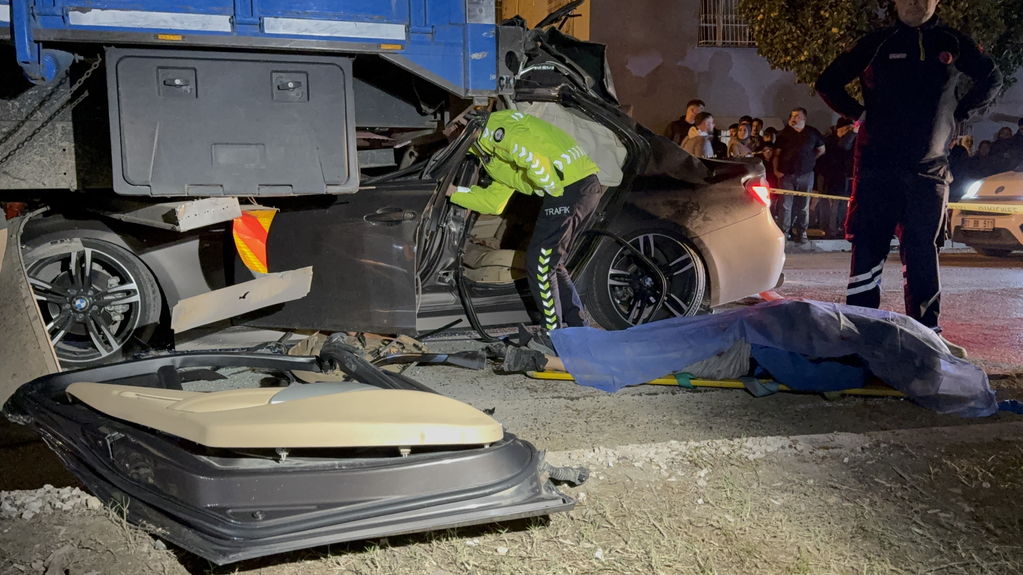 Otomobil Kamyona Ok Gibi Saplandı: 1 Ölü, 2 Yaralı