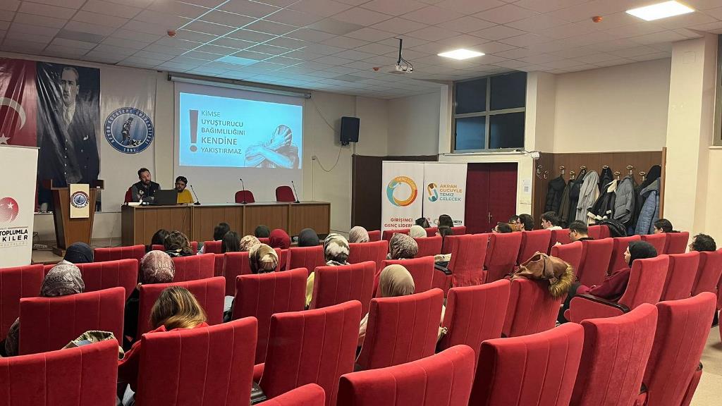 Polislerden AKÜ İİBF'de Bilgilendirme