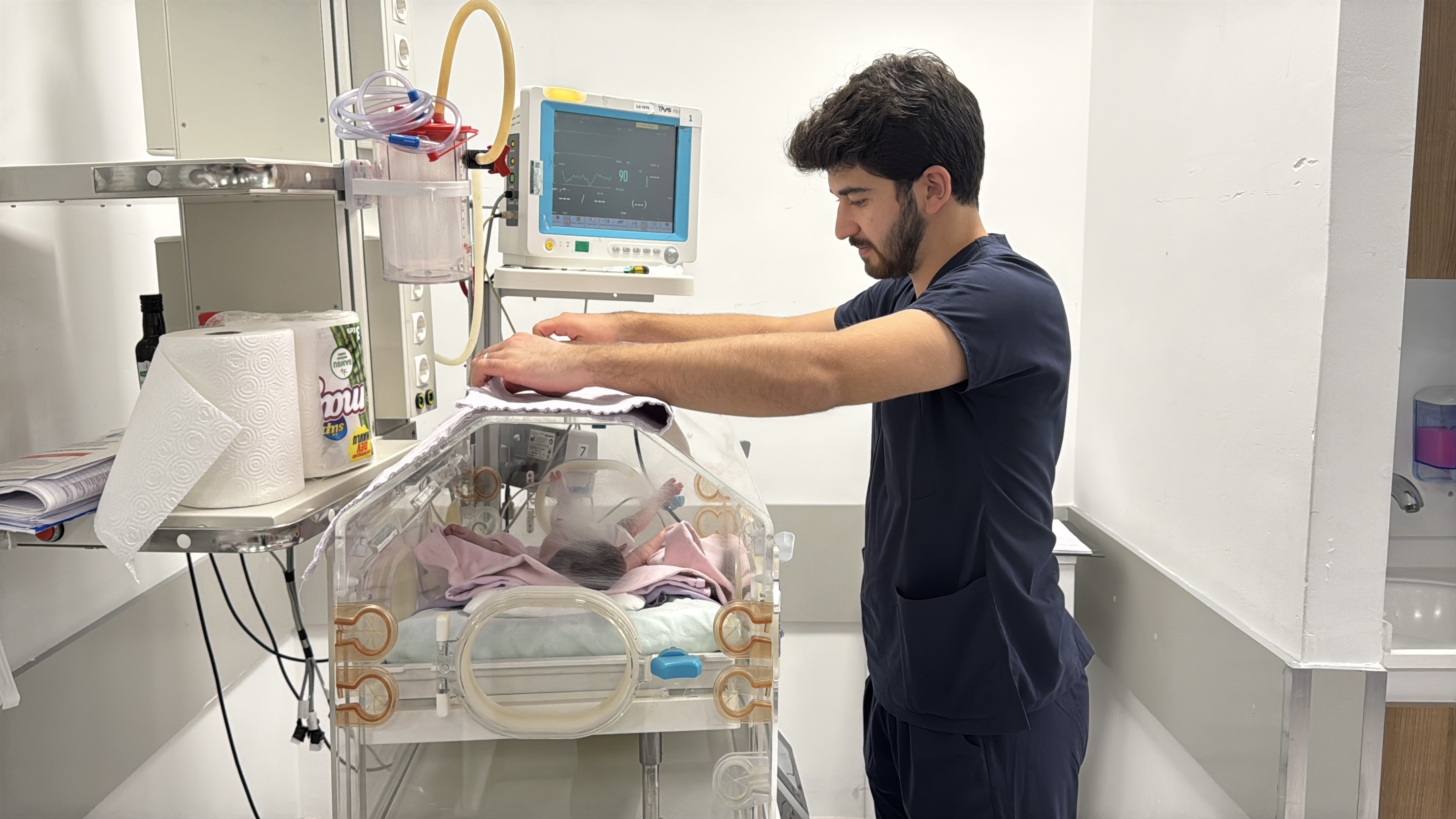 Prematüre Doğan Hazal Bebek Hayata Tutundu