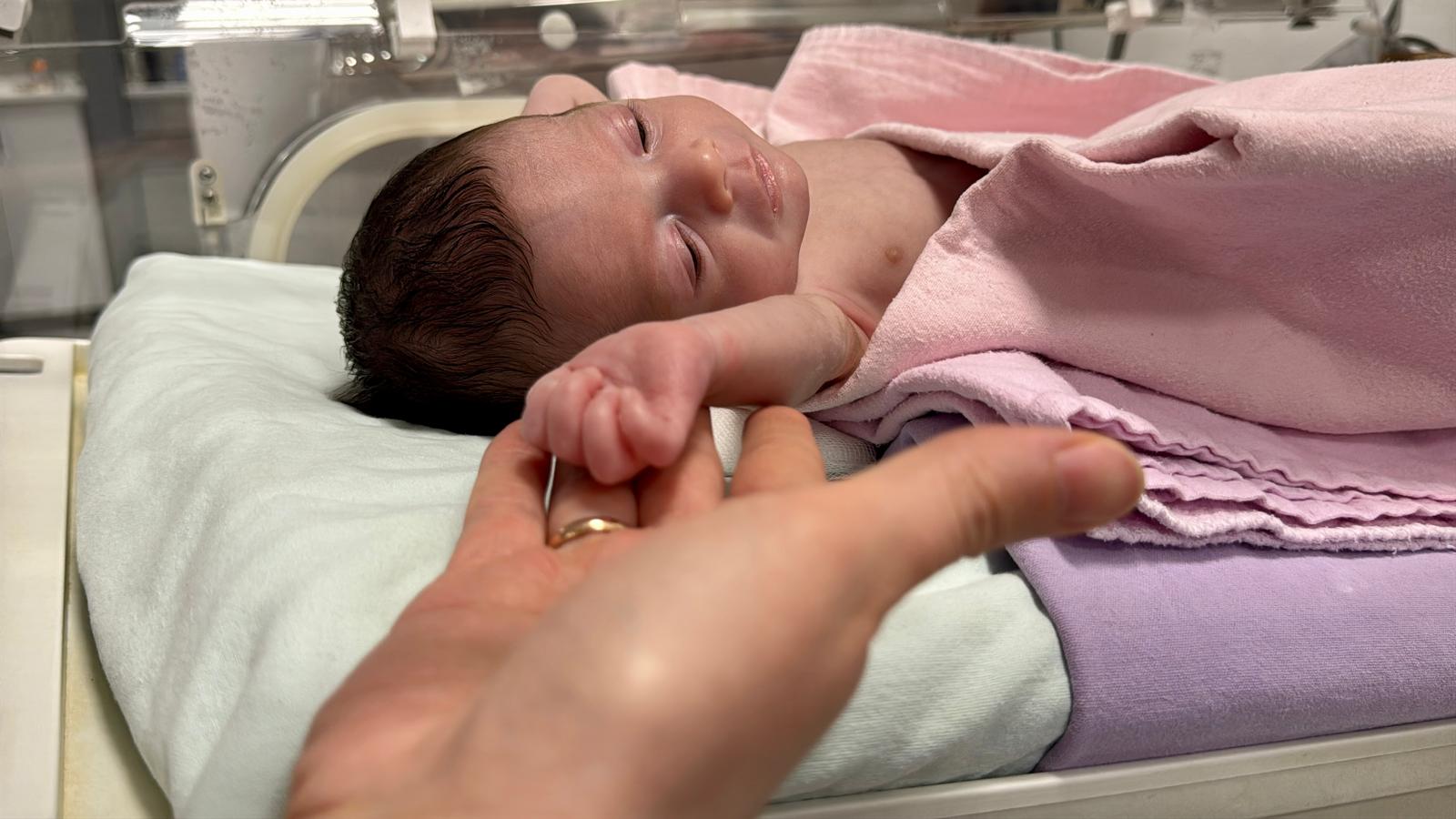 Prematüre Doğan Hazal Bebek Hayata Tutundu