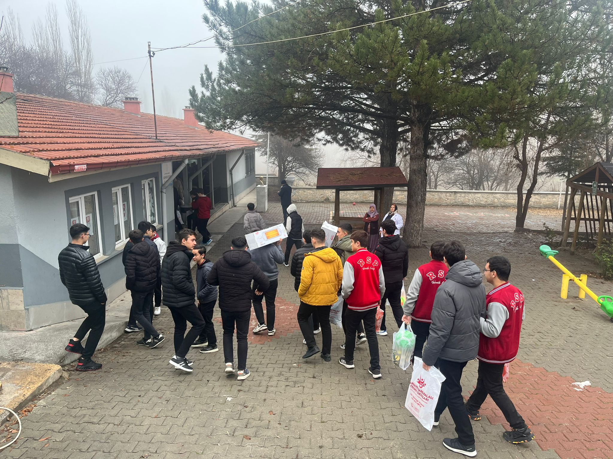 Rahmiye Sare Palalı Teknik Koleji’nden Köy Okuluna Anlamlı Destek