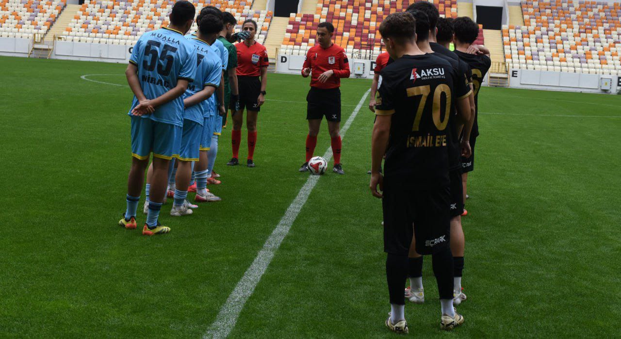 Sahaya Çıkamadıkları İçin Maç İptal Oldu!