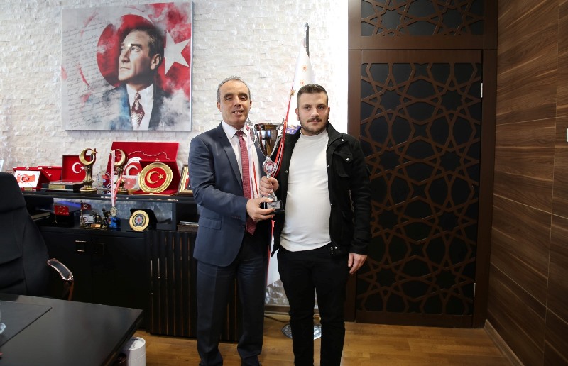 Şampiyondan Erol'a Ziyaret