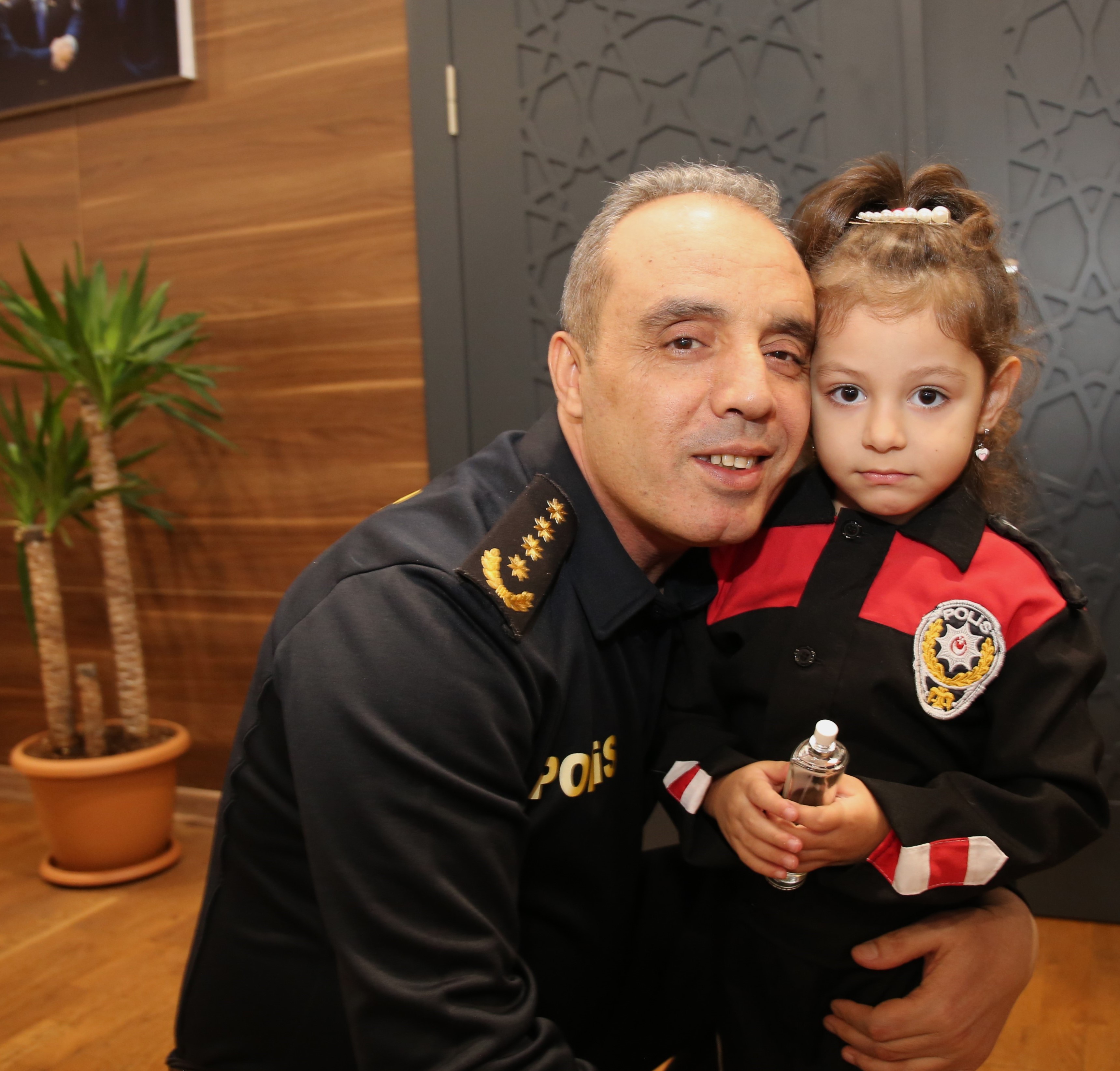 Şehit Önder Özen’in Ailesinden İl Emniyet Müdürü Erol’a Ziyaret