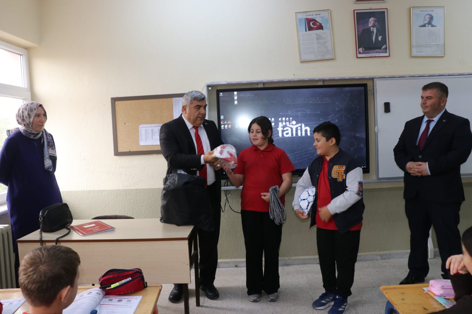 “Sizler Bayat Kilimlerimiz Gibi Köklü Bir Geçmişi Geleceğe Taşıyacaksınız”