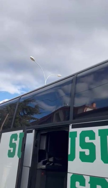 Susuz Belediyespor Otobüsüne Taşlı Saldırı!