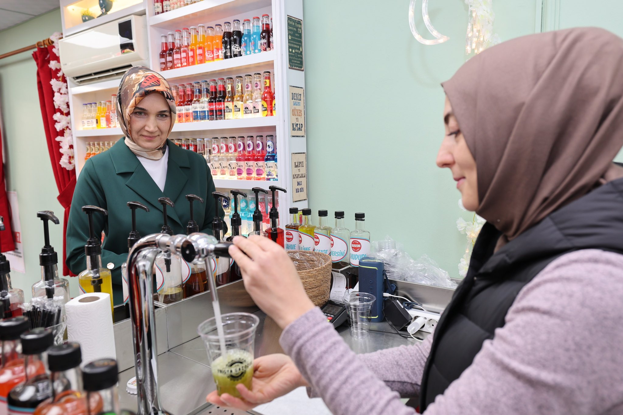 Vali Yiğitbaşı Frigya Gazozundan İçti