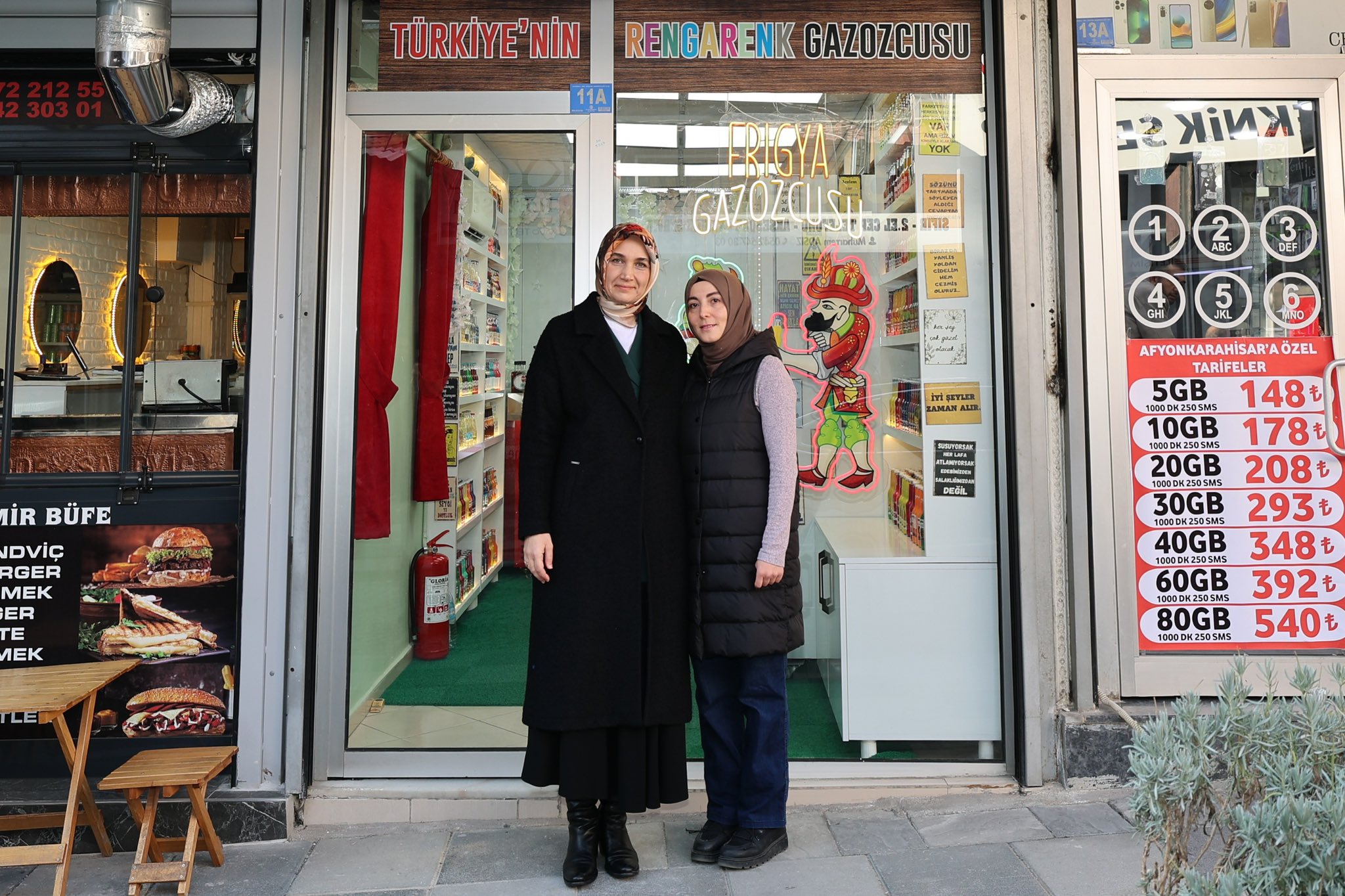 Vali Yiğitbaşı Frigya Gazozundan İçti