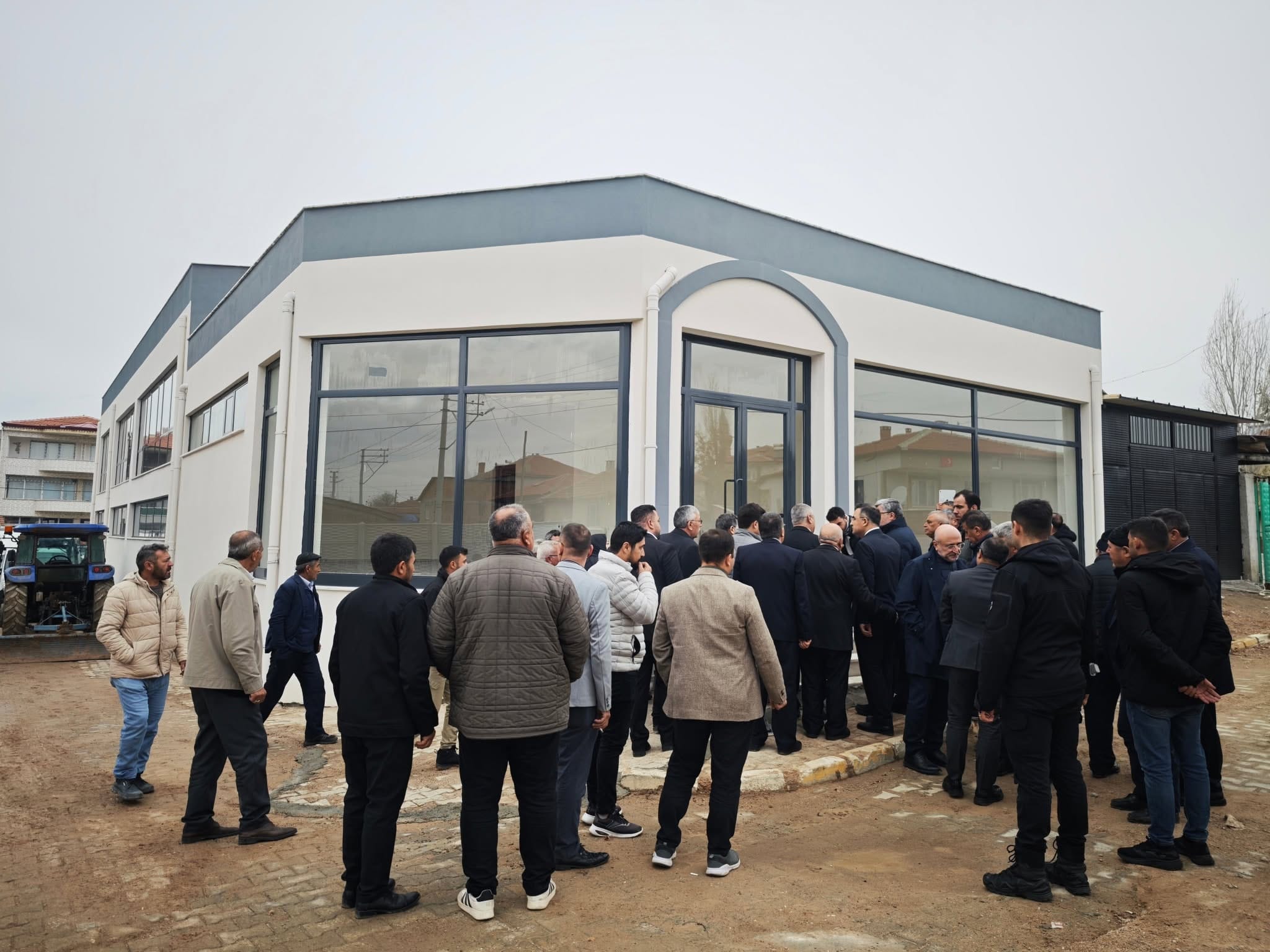 AK Parti'den Kocaöz'e Eser Siyaseti