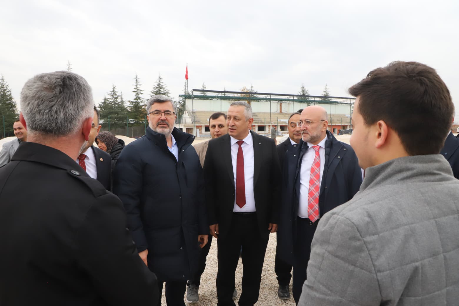 AK Parti'den Kocaöz'e Eser Siyaseti