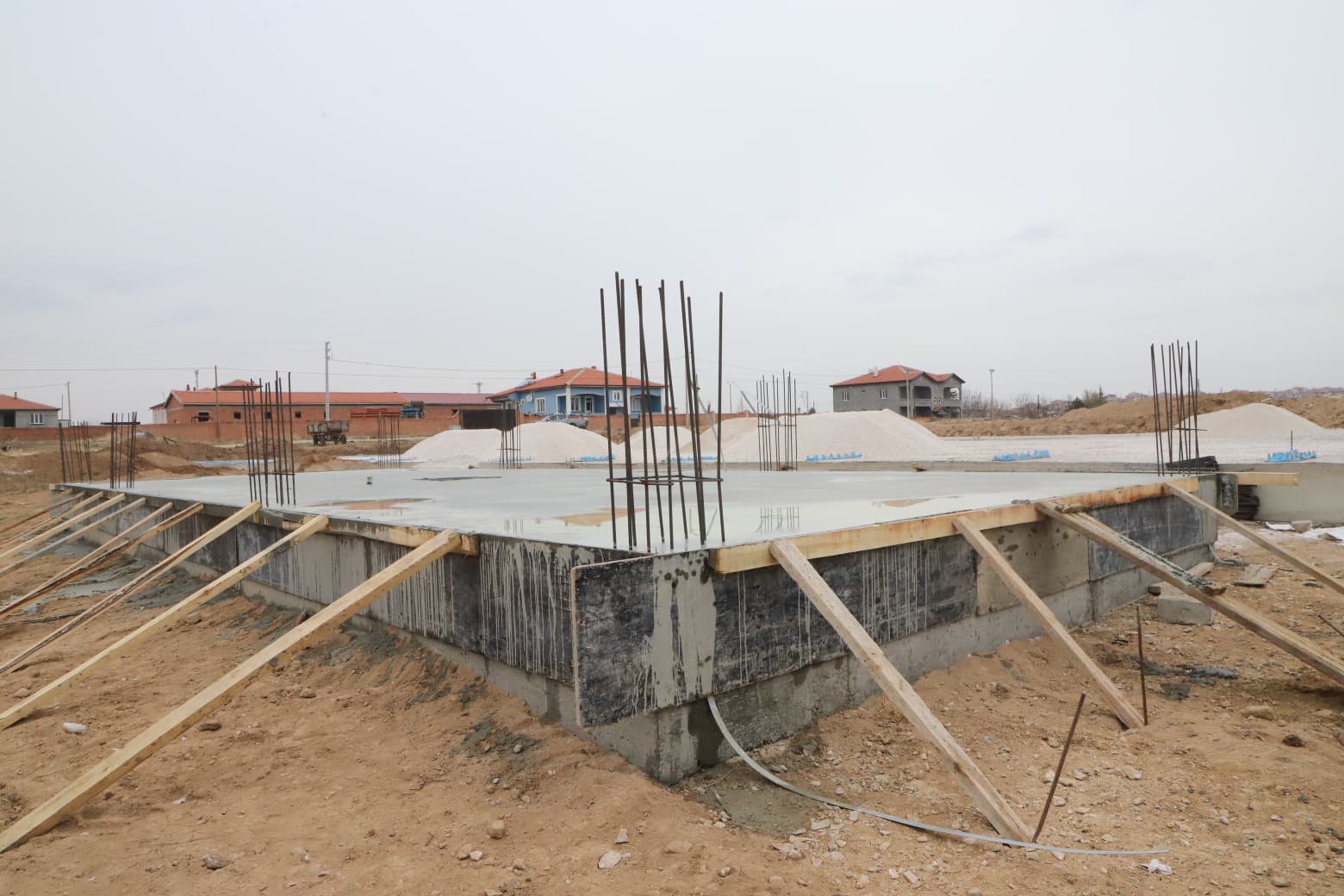 AK Parti'den Kocaöz'e Eser Siyaseti