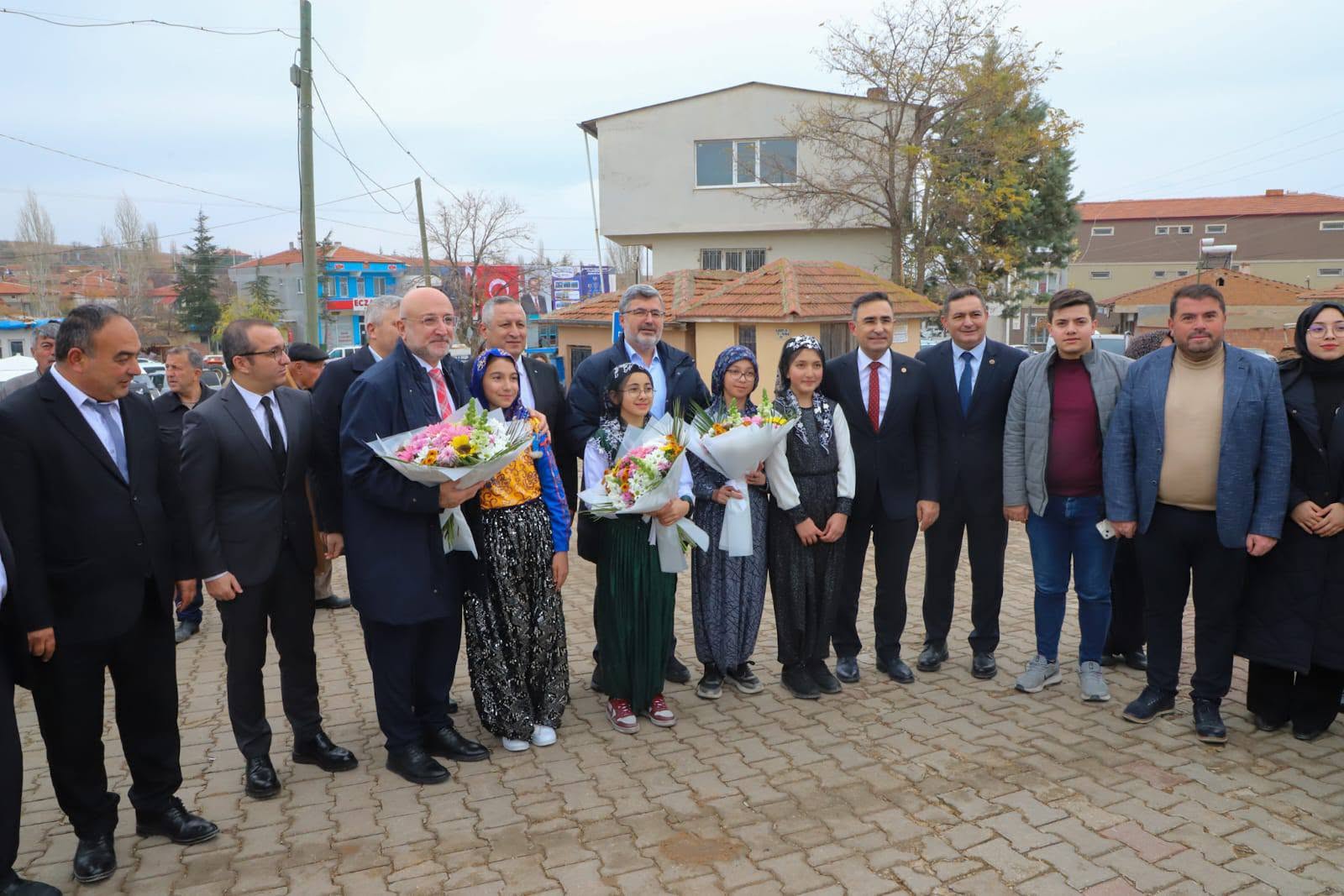 AK Parti'den Kocaöz'e Eser Siyaseti