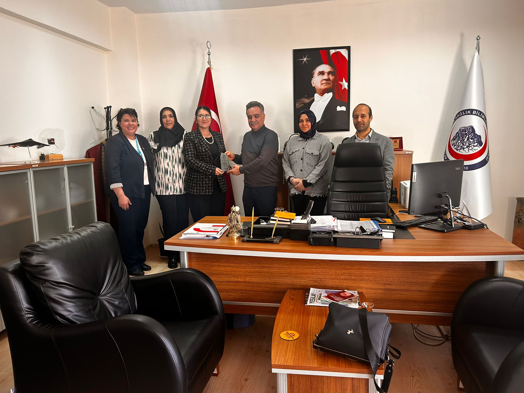 Otizmli Çocukların Diş Tedavisinde Örnek Hizmet: AFSÜ’ye Teşekkür Ziyareti