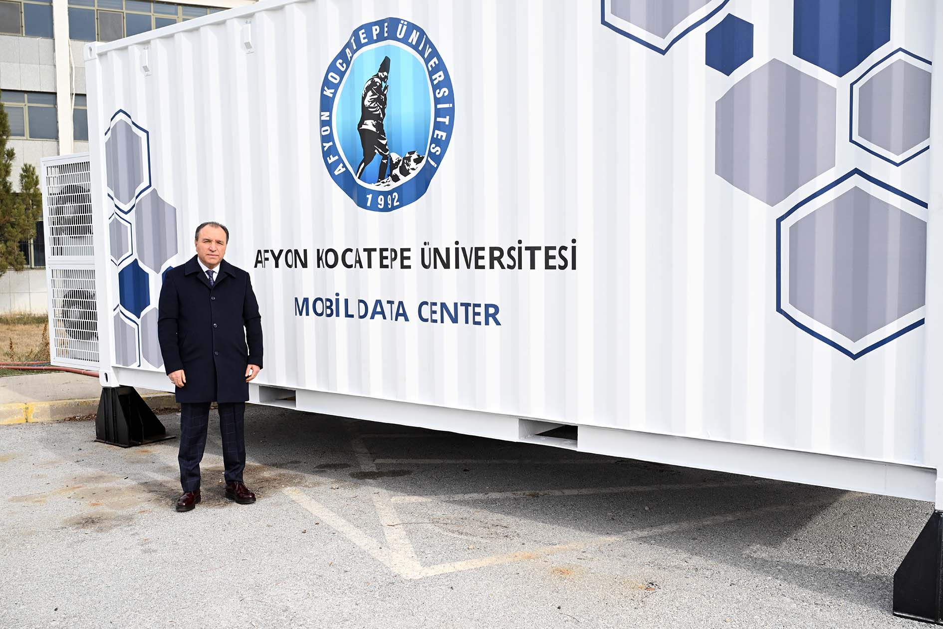 Rektör Karakaş, Hizmete Giren AKÜ Felaket Kurtarma Merkezini İnceledi