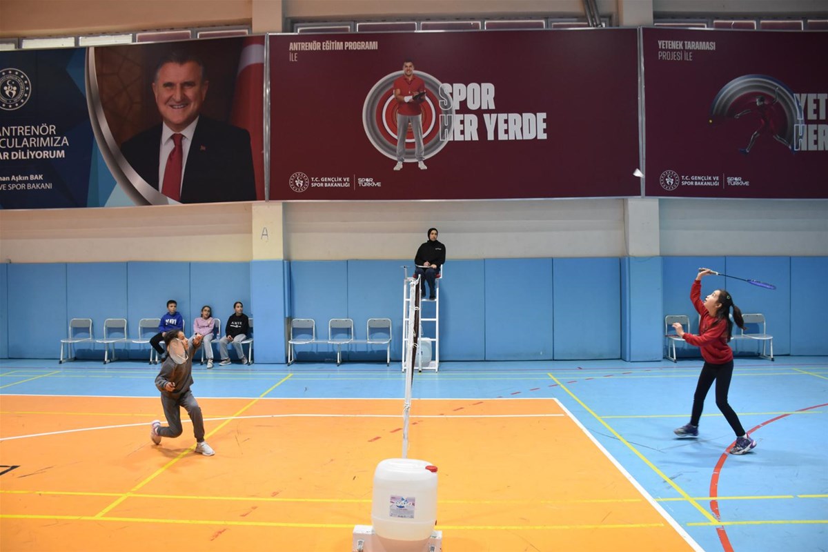 15 Yaş Altı Badminton İl Birinciliği Tamamlandı