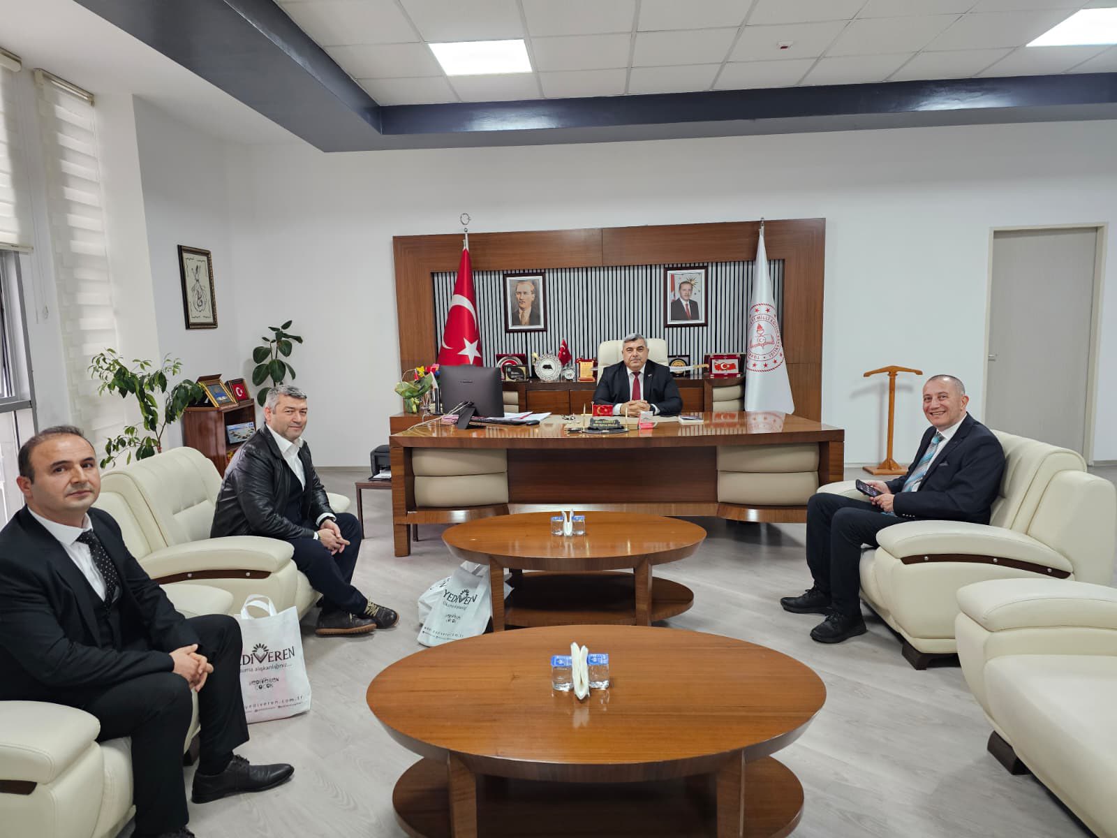 Eğitimci-Yazar Orhan Toker, Müdür Sünnetci’yi Ziyaret Etti