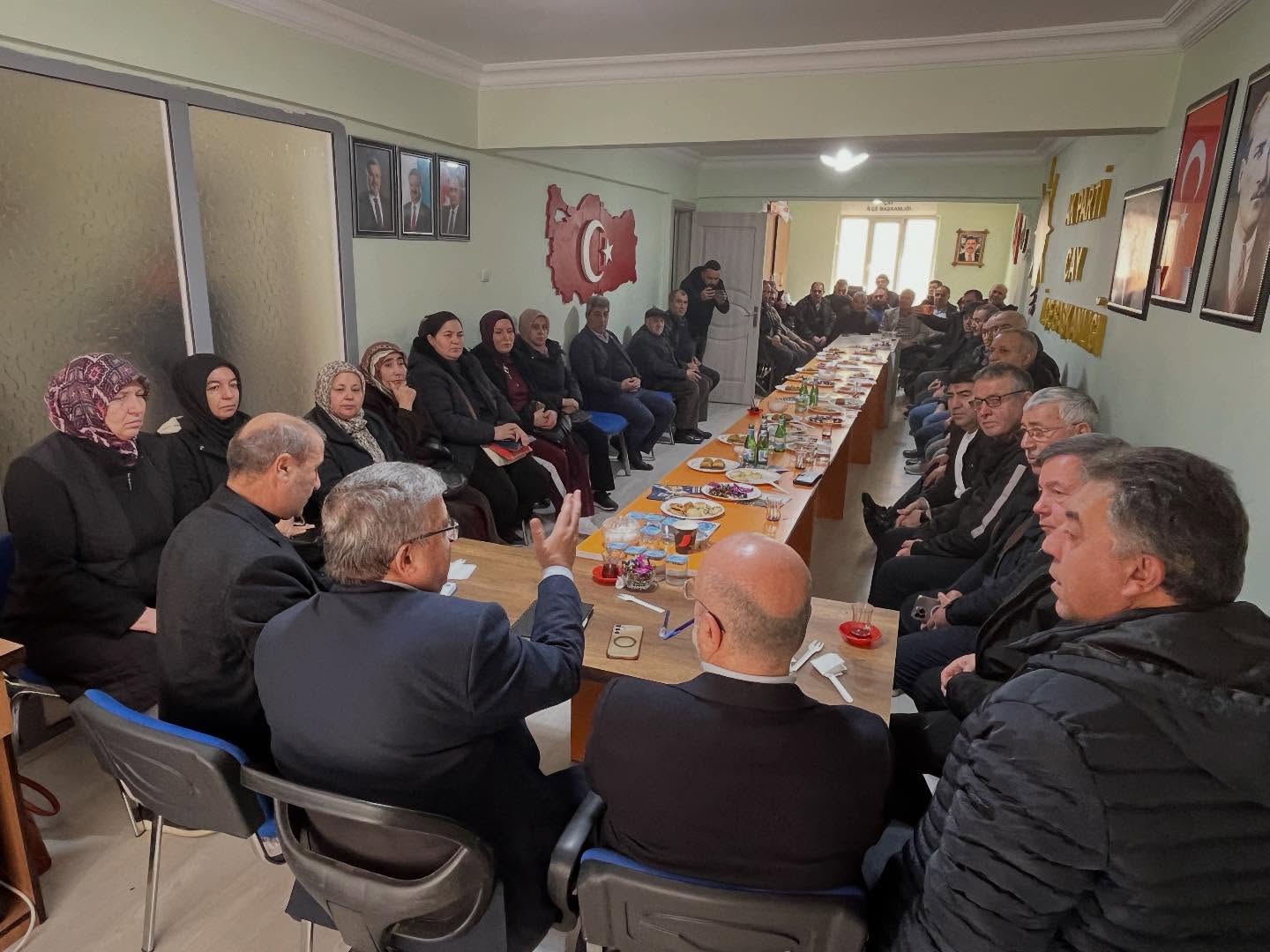 AK Parti Heyeti Çay İlçe Yönetimiyle Bir Araya Geldi