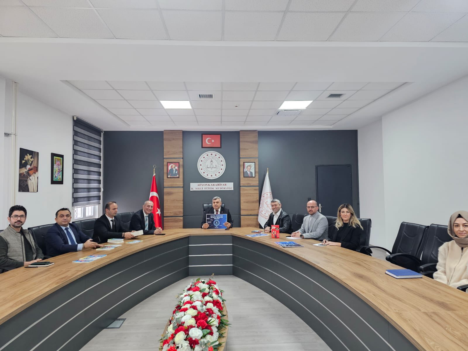 Eğitimci-Yazar Orhan Toker, Müdür Sünnetci’yi Ziyaret Etti